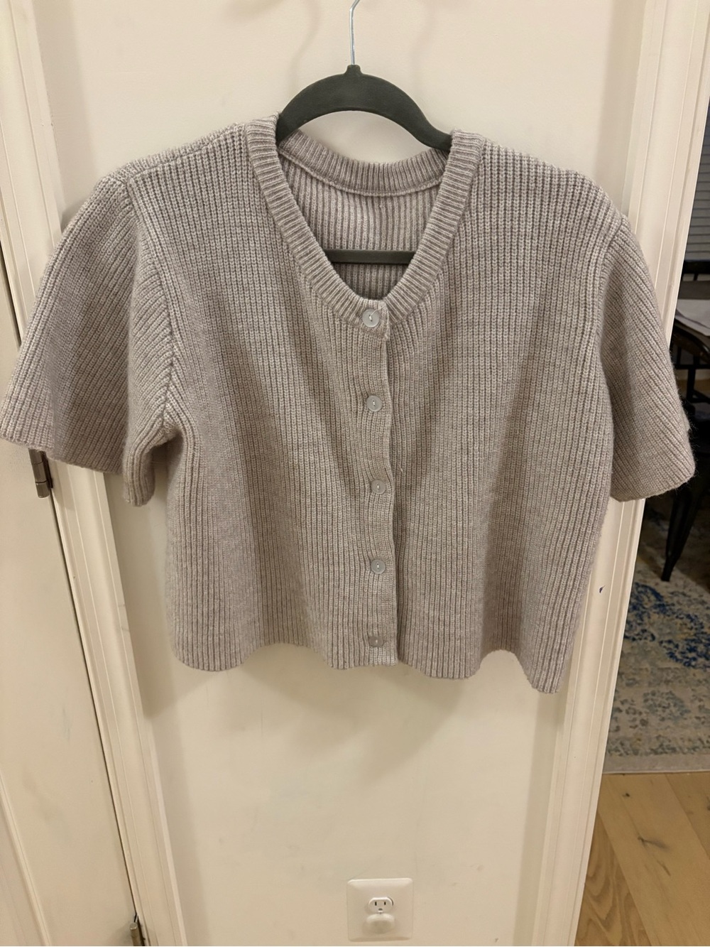 Chunky Rib Knit Short-Sleeve Cardigan in Light Gray